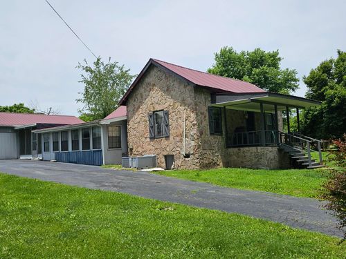 273 E Lee Dr, Palmer, TN, 37365-2613 | Card Image