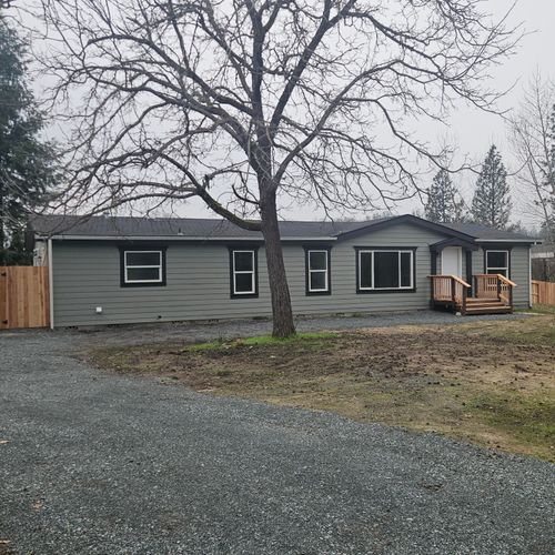 5250 Redwood Ave, Grants Pass, OR, 97527-9271 | Card Image