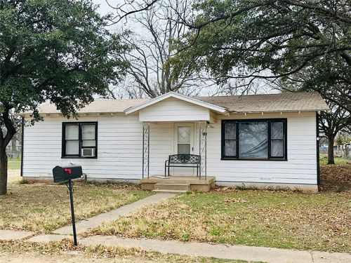 311 N Humphrey St, Winters, TX, 79567-4718 | Card Image