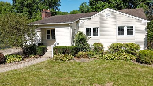 3300 Briarwood Ln, Youngstown, OH, 44511-2507 | Card Image