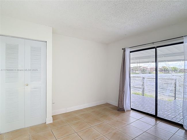5863 - 5863 W 28 Th Ave, Condo with 2 bedrooms, 2 bathrooms and null parking in Hialeah FL | Image 16