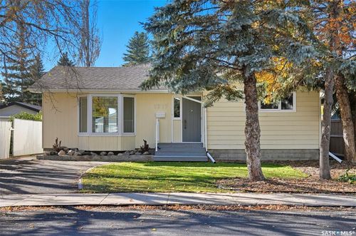 1317 Elevator Rd, Saskatoon, SK, S7M3X3 | Card Image