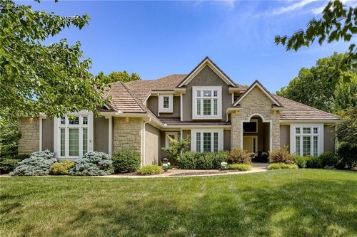 1021 Sw Summit Falls Dr, Lee's Summit, MO, 64081-3320 | Card Image