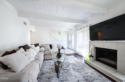 1541 Eucalyptus Cir, Thousand Oaks, CA, 91360-6315 | Card Image