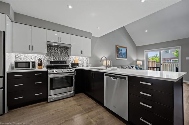 32 Westminster Cres, Townhouse with 2 bedrooms, 4 bathrooms and 4 parking in Fergus ON | Image 14