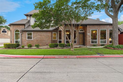 422 Arbor Creek Dr, Euless, TX, 76039-3700 | Card Image