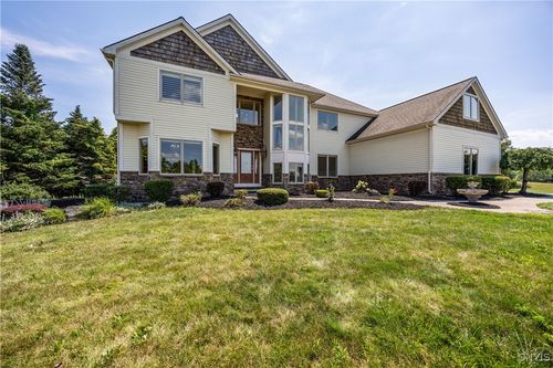 2068 Black Spruce Cir, Manlius, NY, 13104-8334 | Card Image