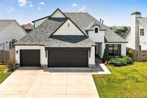 528 126th St, Jenks, OK, 74037-5209 | Card Image