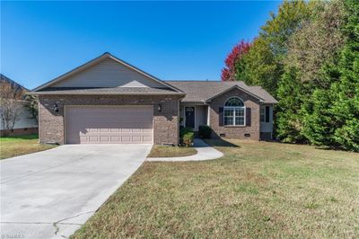 522 Powell Way, House other with 3 bedrooms, 2 bathrooms and null parking in Archdale NC | Image 2