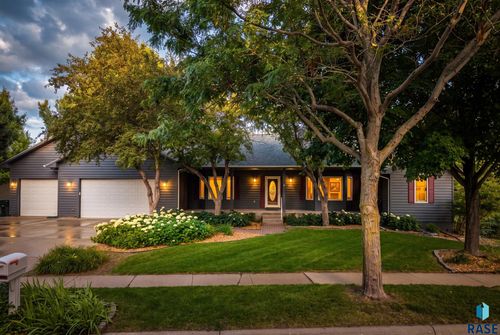 3004 S Coral Ct Court, Sioux Falls, SD, 57103 | Card Image