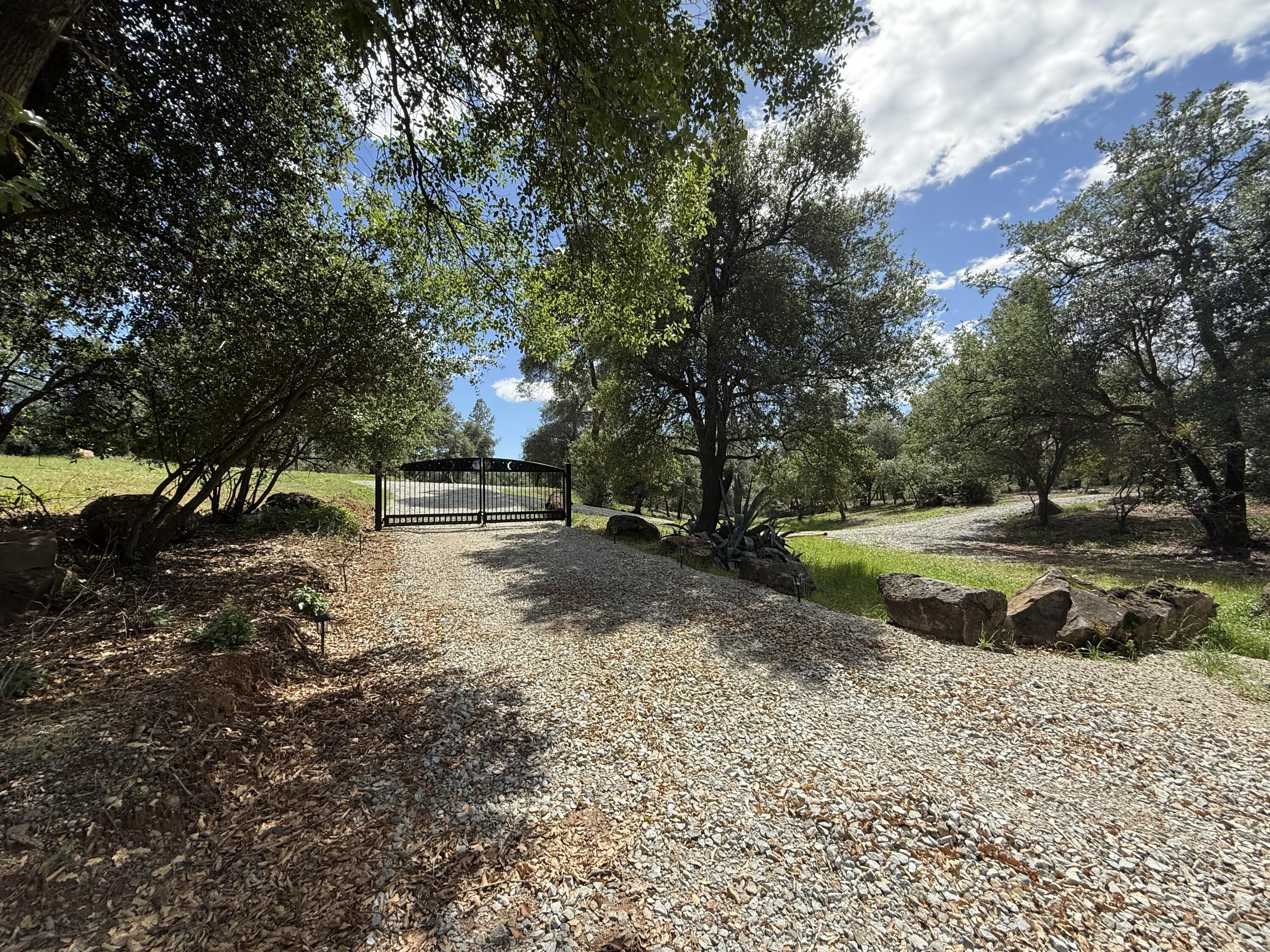 Land in Redding 3