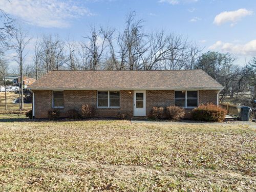 2001 Woodhaven Dr, Bedford, VA, 24523-2438 | Card Image