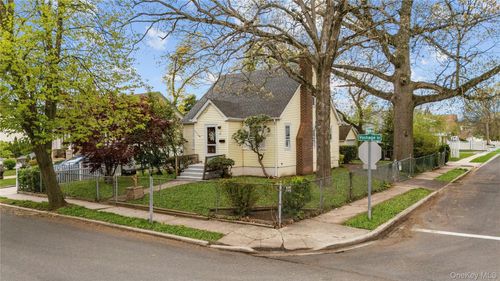 21 Voshage St, North Baldwin, NY, 11510-2421 | Card Image