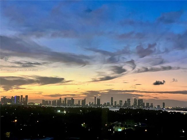 APT-1638 - 2899 Collins Ave, Condo with 1 bedrooms, 1 bathrooms and null parking in Miami Beach FL | Image 14