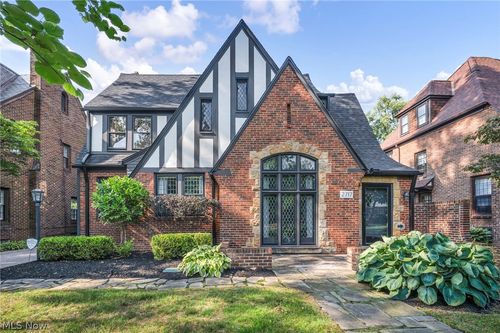 2717 Derbyshire Rd, Cleveland Heights, OH, 44106-3342 | Card Image