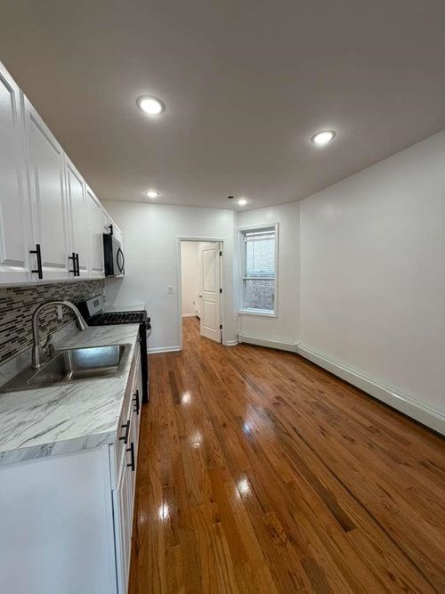 8-324 60th St, West New York, NJ, 07093-5475 | Card Image