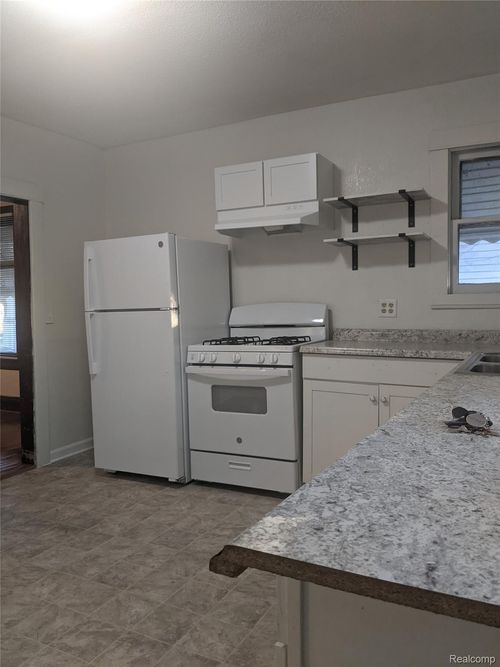 2333 Benjamin St, Saginaw, MI, 48602-5703 | Card Image