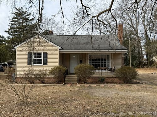 211 N Dickson St, Raeford, NC, 28376-2823 | Card Image