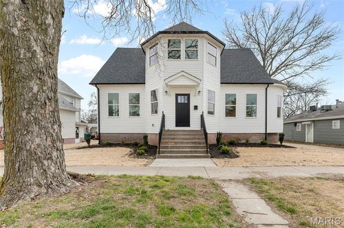 512 Broadway, Highland, IL, 62249-1824 | Card Image