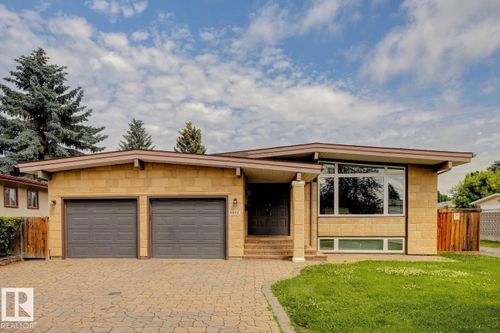 9312 151 Ave Nw, Edmonton, AB, T5E2P9 | Card Image