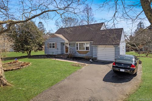 8 Beverly Ln, East Moriches, NY, 11940-1517 | Card Image