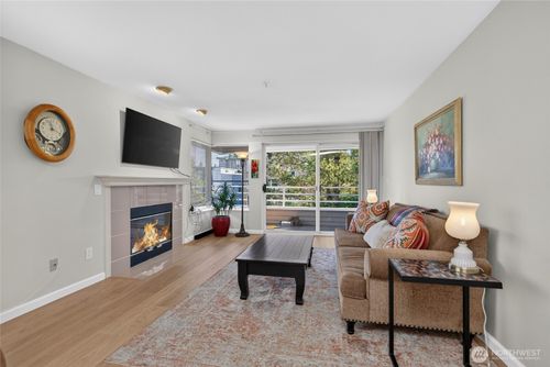 302-2125 California Ave Sw, Seattle, WA, 98116-2189 | Card Image
