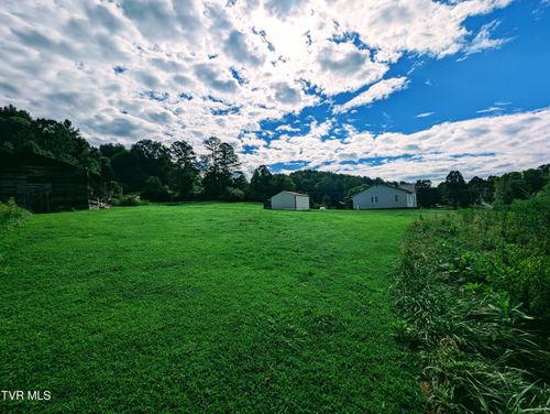 1053 The Lake Rd, Clintwood, VA, 24228-7211 | Card Image