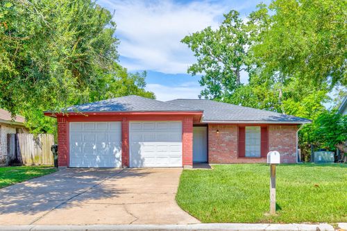 4903 Redfish Reef Dr, Bacliff, TX, 77518-2406 | Card Image
