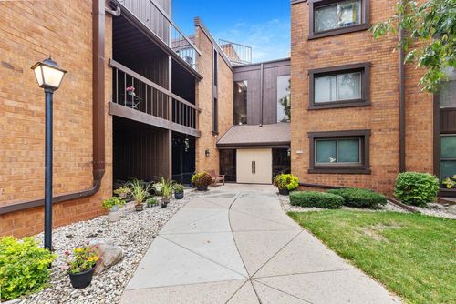 341-5200 S Tuckaway Boulevard, Greenfield, WI, 53221 | Card Image
