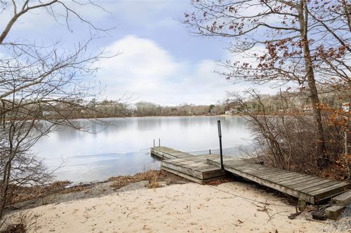 15 Lake View Ct, Southampton, NY, 11968-2311 | Card Image