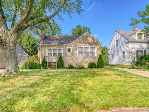 570 Juneway Dr, Bay Village, OH, 44140-2605 | Card Image