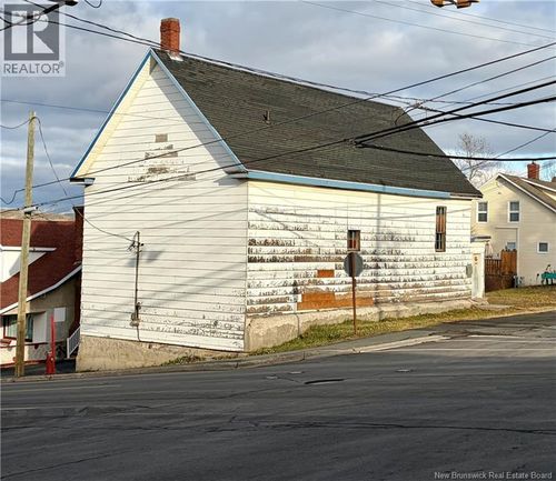 131 Renfrew St, Dalhousie, NB, E8C2H8 | Card Image