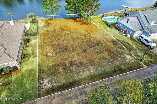 122 Emerald Lake Dr, Waveland, MS, 39576-3068 | Card Image