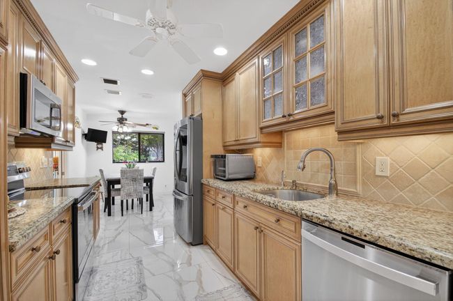 6858 Fountains Cir, Condo with 3 bedrooms, 3 bathrooms and null parking in Lake Worth FL | Image 17