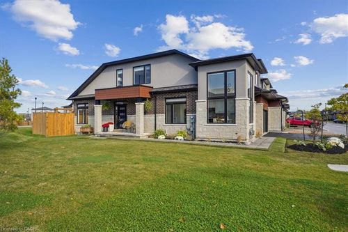 52 Welch Lane, Hamilton, ON, L9C0G1 | Card Image