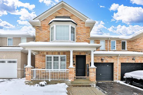 122 Beare Trail, Newmarket, ON, L3X3B6 | Card Image
