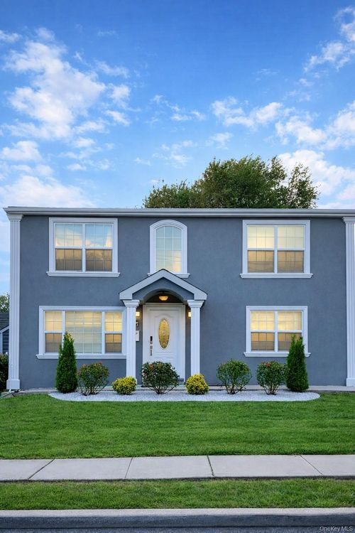 684 Dorothea Ln, Elmont, NY, 11003-4520 | Card Image