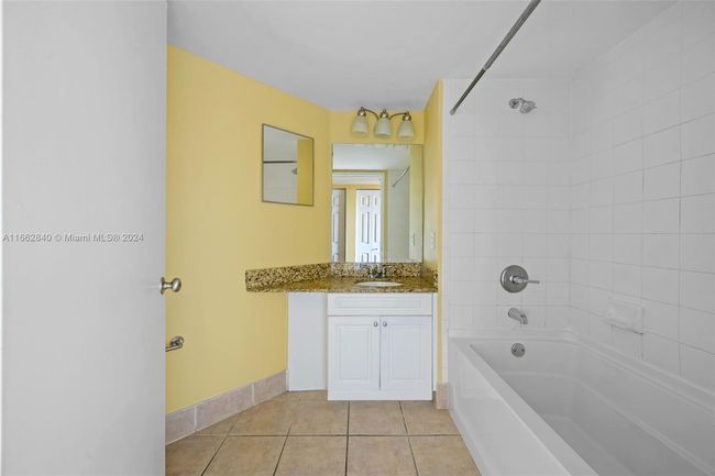 APT-1303 - 520 Se 5 Th Ave, Condo with 3 bedrooms, 2 bathrooms and null parking in Fort Lauderdale FL | Image 9