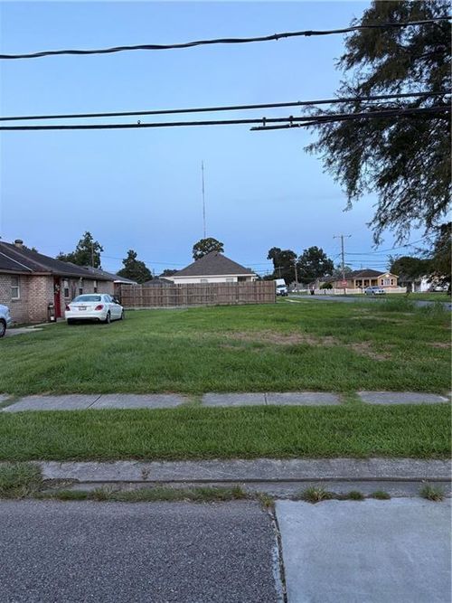 3403-3401-3403 Pakenham Dr, Chalmette, LA, 70043-2051 | Card Image