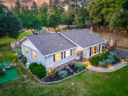 581 Crestview Dr, Diamond Springs, CA, 95619-9724 | Card Image