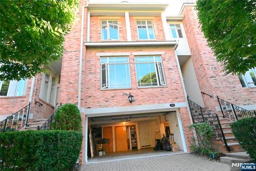 105 Hudson Cv, Edgewater, NJ, 07020-1478 | Card Image