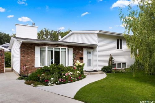 12 Castle Bay, Regina, SK, S4S4X4 | Card Image