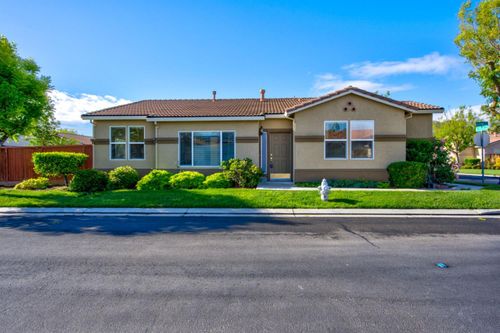 824 El Tesoro Ln, Los Banos, CA, 93635 | Card Image
