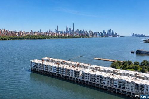 140 The Promenade, Edgewater, NJ, 07020-2118 | Card Image