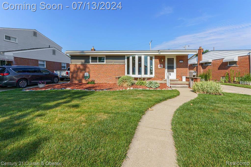Scott St, Southgate, MI 48195