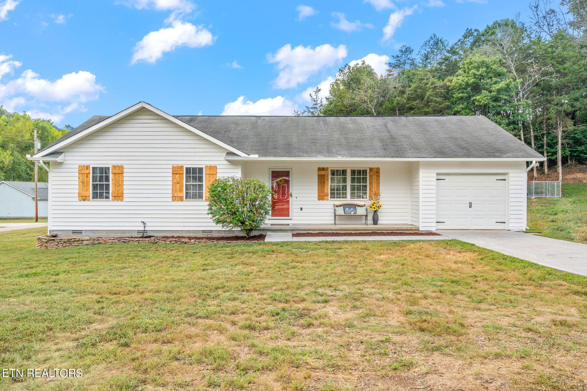 Howard Rd, Loudon, TN 37774
