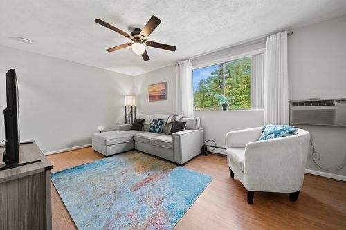 15-295 Main St, Reading, MA, 01867-3615 | Card Image