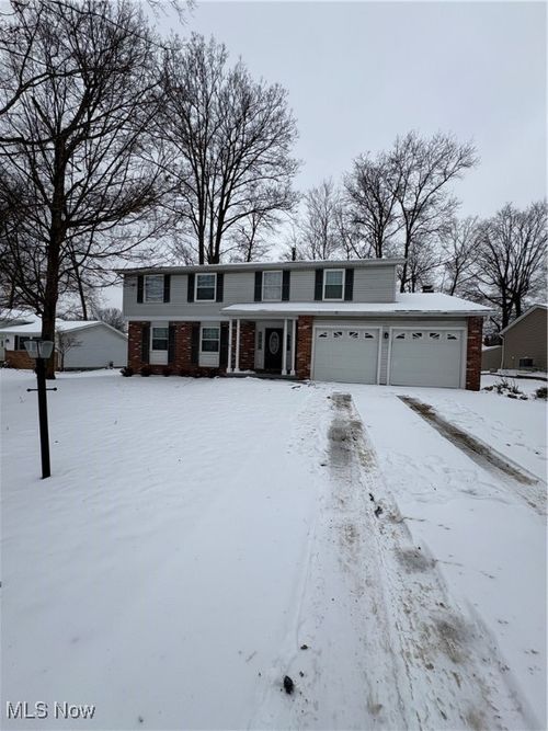 6884 Slippery Rock Dr, Canfield, OH, 44406-8666 | Card Image
