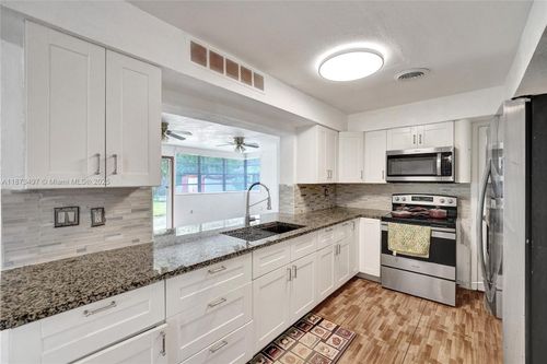 3330 Taft St, Hollywood, FL, 33021-4804 | Card Image