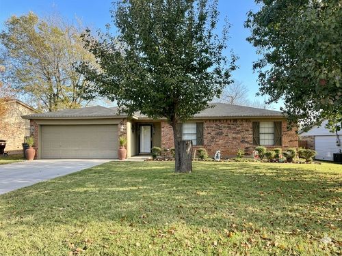1411 Clearfield Dr, Cleburne, TX, 76033-6918 | Card Image
